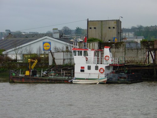 tug new ross 01_resize Tug on the east bank