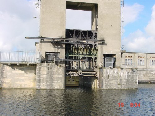 The top gate from outside the lock