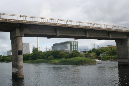 Bord na Mona railway bridge at Shannonbridge 2_resize The cooling-water outlet is a good place for fishing (2008)