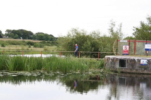The lockkeeper goes to close the sluices