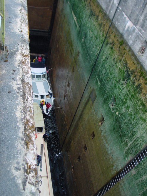 Barge and cruiser entering upper chamber from lower (2003)