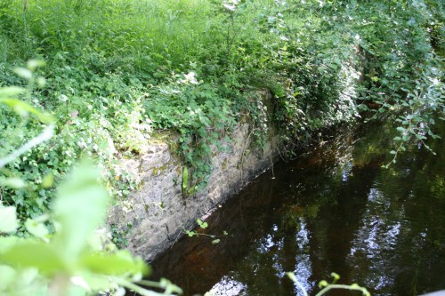93 Stone wall_resize Stonework along the long-distance outlet immediately below the bridge 2