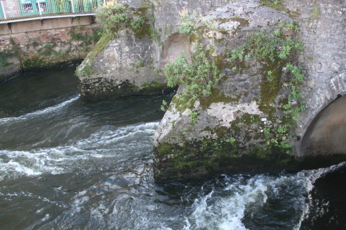The current at the Old Bridge (September 2008)