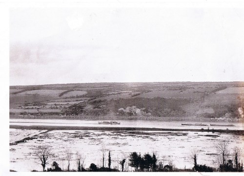 Knocknagow towing two lighters (1934)