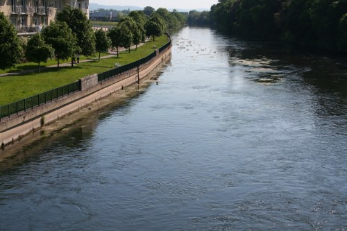 Looking downstream along the towing-path from Gashouse Bridge (2009)