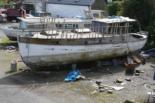 Large wooden cruiser being repaired ashore at Lowtown 5_resize Elegant old lady 3