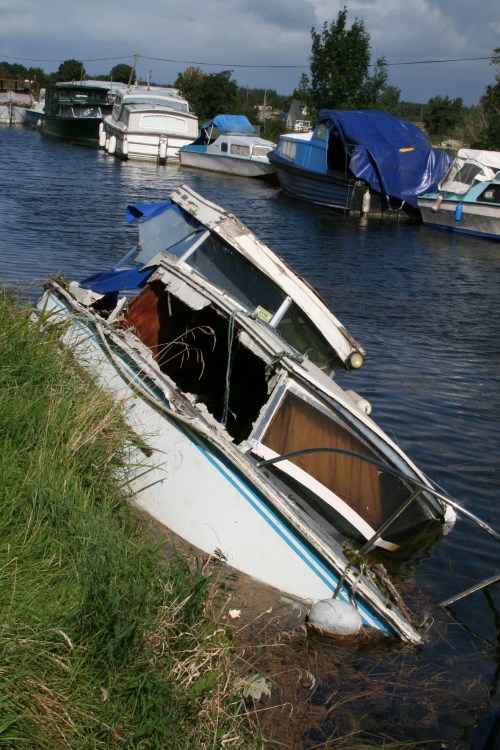 Sunken possibly plywood cruiser at Lowtown 2_resize Another possibly plywood cruiser