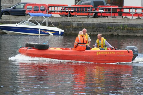 The Multi crew_resize Anchors balanced on the Multi's gunwales
