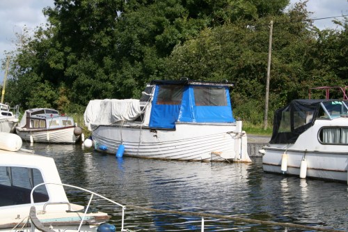 White-hulled possible ex-lifeboat afloat at Lowtown 3_resize White-hulled conversion