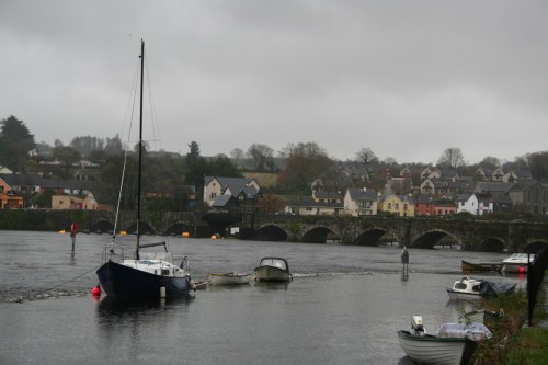 Boats in canal in floods 20091122 26_resize