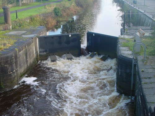 Canal lower lock floods 20091128 1_resize