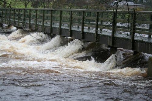 Castleconnell footbridge floods 20091124 2_resize