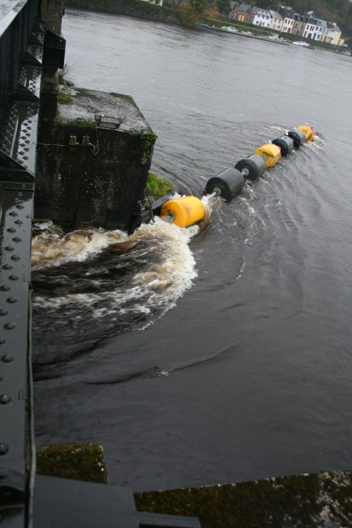 Killaloe navigation arch in floods 20091122 6_resize