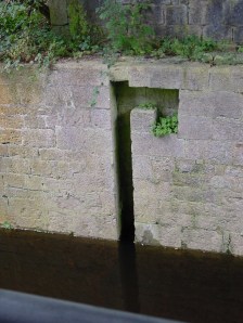 Slot for stop planks at first bridge 29 September 2007 09_resize