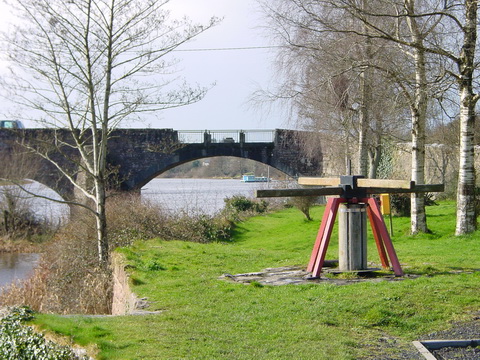 0215 Red buoy at O'Briensbridge marks chain 04_resize