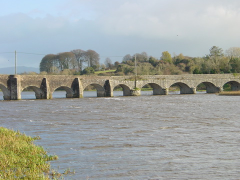 24 Clare arches to the left Limerick to the right_resize