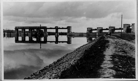 Parteen Villa Weir from upstream