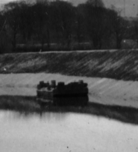 RH barges lower below Parteen Villa Weir 1930 (Sam L Grubb scanned Sam E Grubb) 2_resize