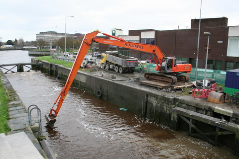 Dredging the sea lock chamber 3