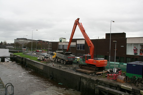 Dredging the sea-lock in Limerick 44_resize