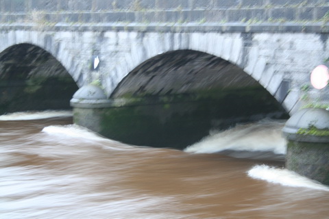 Current under Mathew Bridge 20091122 10_resize