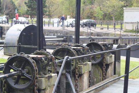 Close-up of old gear_resize