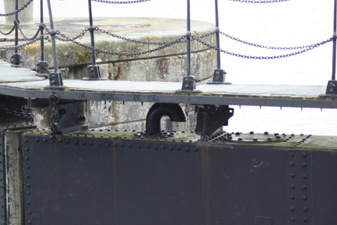 Details of top of lower gate_resize