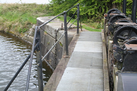 Land-rack sluices steps above 01_resize