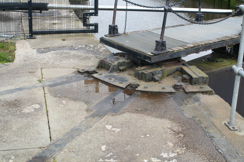 Lower east gate collar 03_resize