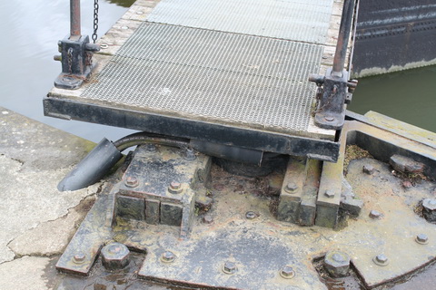 Lower east gate collar 04_resize