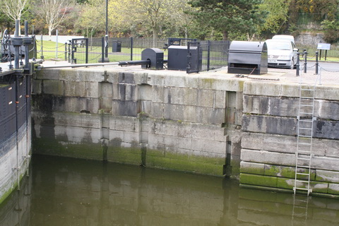 Lower-gate recesses_resize