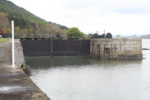 Lower gates from below_resize