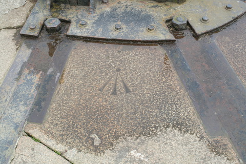 Lower west gate collar and mark 01_resize