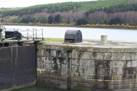 Possible stop-plank groove lower east_resize