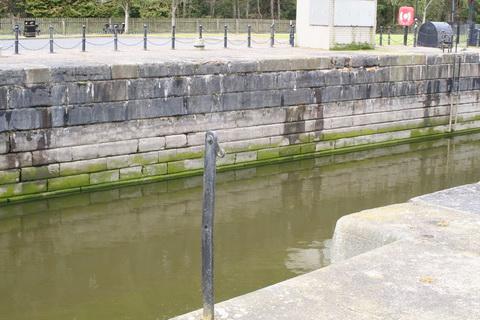 Possible supports for chain around centre-gate recess 01_resize