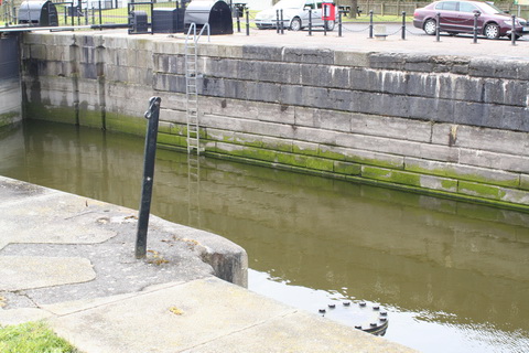 Possible supports for chain around centre-gate recess 02_resize