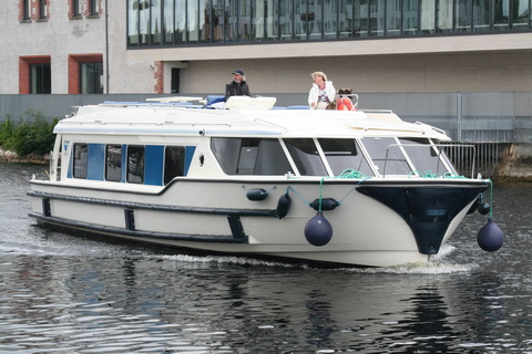 Enormous Le Boat vessel 01_resize