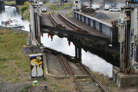 Cruiser goes through 03_resize