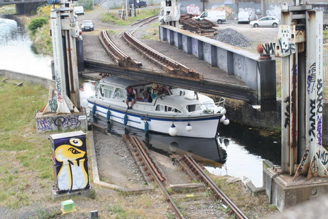 Cruiser goes through 04_resize