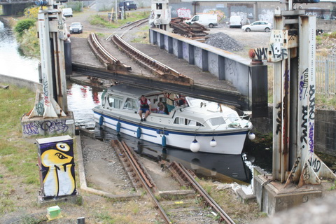 Cruiser goes through 07_resize