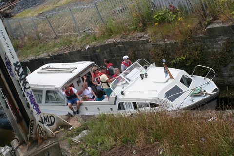 Cruiser goes through 08_resize