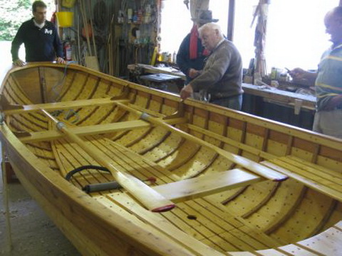 Picking the boat up (Christian Brown)_resize