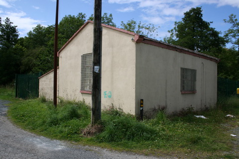 Unidentified building near weir_resize
