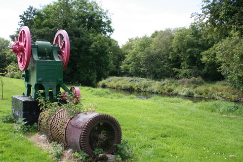 Unidentified machine near distillery 3_resize