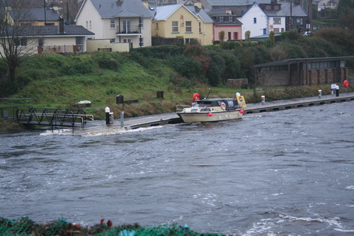 New Ballina pontoon in floods 20091122 2_resize