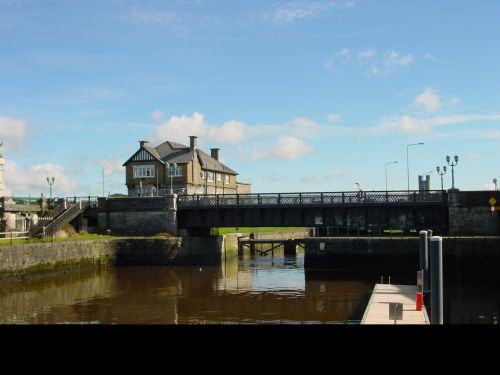 The formerly swivelling section